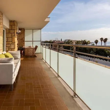 Sunset Oceanfront Apartment *